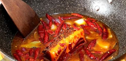 一包火锅底料搞定麻辣小龙虾 简单配料，绝佳风味