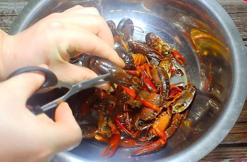 饭店蒜蓉小龙虾为啥好吃？大厨教你正宗做法，原来要放这些调料
